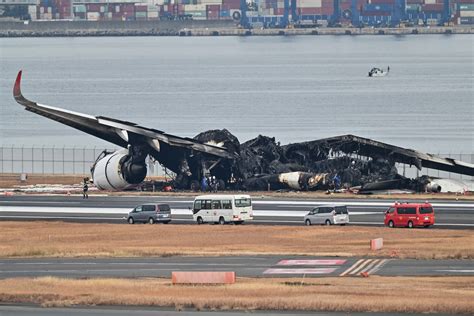 japan airlines fire haneda airport